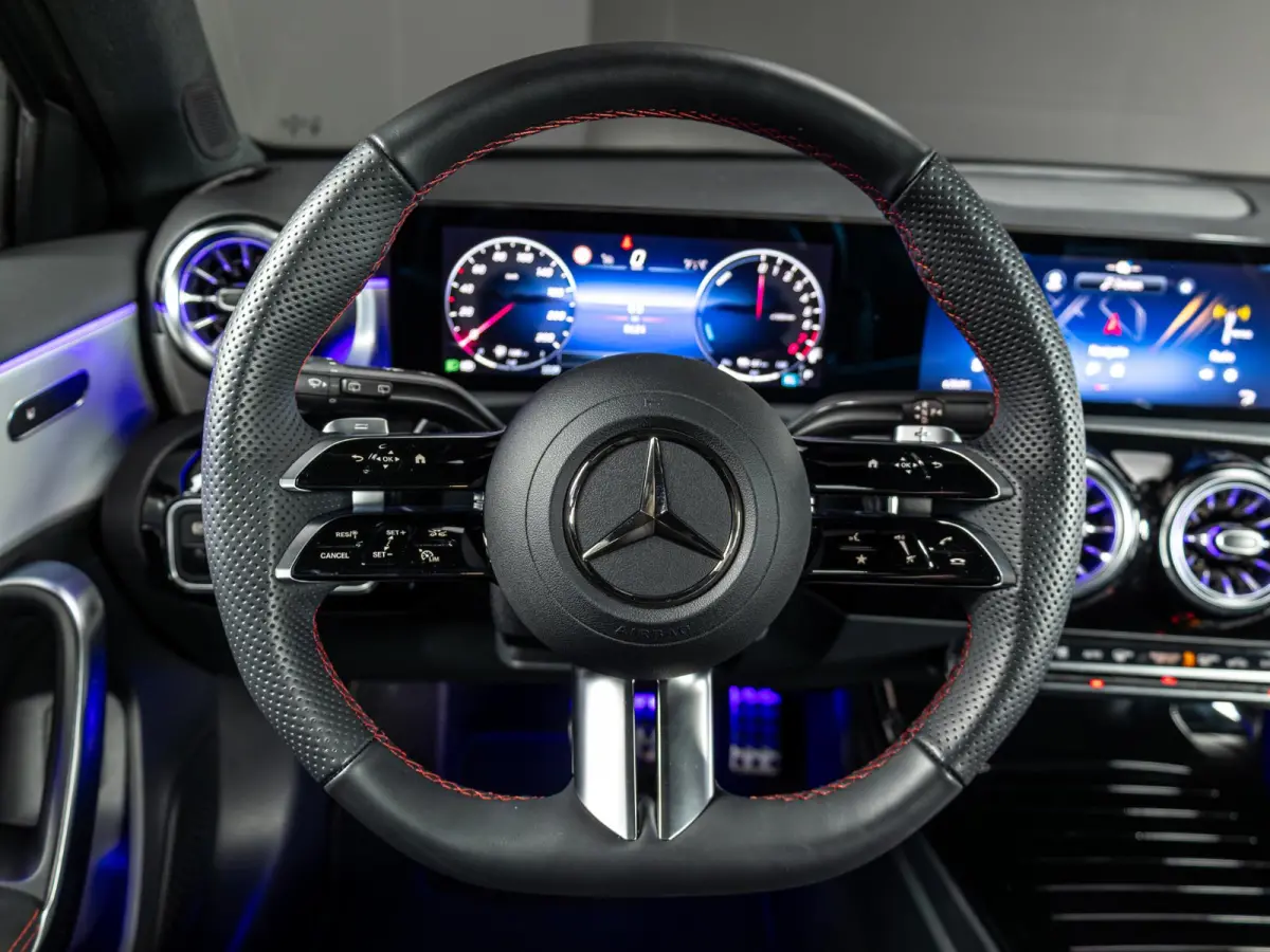Hatchback 250 e AMG Line Panorama dak
