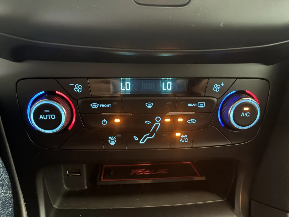 125PK ST-Line 18-inch-navi-climatecontrole-privacyglass