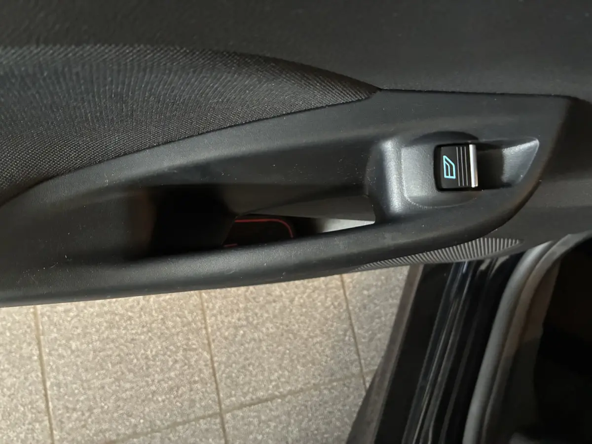 125PK ST-Line 18-inch-navi-climatecontrole-privacyglass