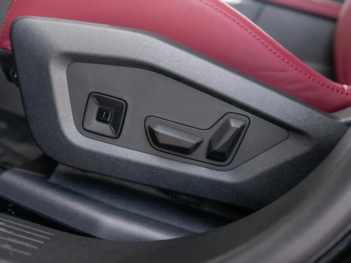First Edition 74 kWh | Uniek Nappa Leder | Adapt. Cruise | Camera | Carplay | 20" | Elektr. A-Klep | Navi | Winter Pack | Schuif/Kanteldak | Premium Pack | Conv. Pack | Warmtepomp