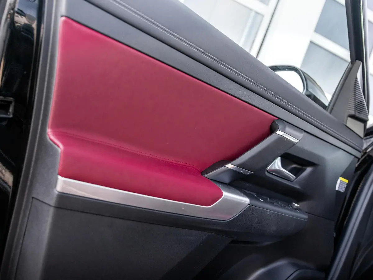 First Edition 74 kWh | Uniek Nappa Leder | Adapt. Cruise | Camera | Carplay | 20" | Elektr. A-Klep | Navi | Winter Pack | Schuif/Kanteldak | Premium Pack | Conv. Pack | Warmtepomp