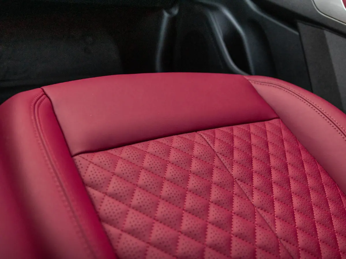 First Edition 74 kWh | Uniek Nappa Leder | Adapt. Cruise | Camera | Carplay | 20" | Elektr. A-Klep | Navi | Winter Pack | Schuif/Kanteldak | Premium Pack | Conv. Pack | Warmtepomp