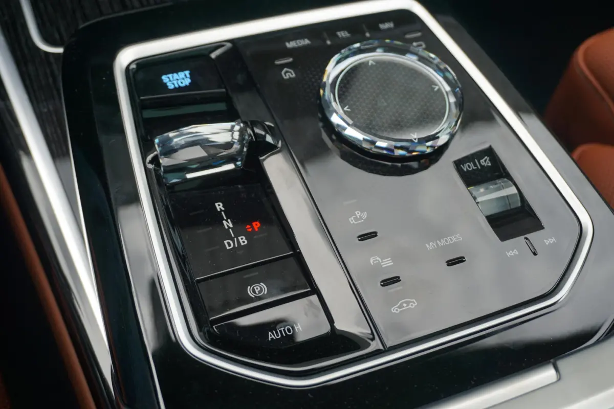 xDrive60 106 kWh Executive Drive Pro | M Sportpakket Pro | Iconic Glow | Connoisseur Pack | Bowers & Wilkins | Warmtecomfort Pakket | Showroom Selection