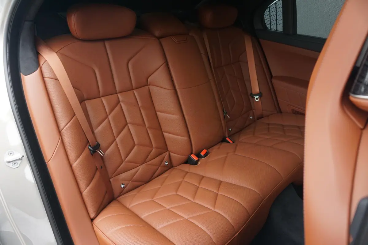xDrive60 106 kWh Executive Drive Pro | M Sportpakket Pro | Iconic Glow | Connoisseur Pack | Bowers & Wilkins | Warmtecomfort Pakket | Showroom Selection