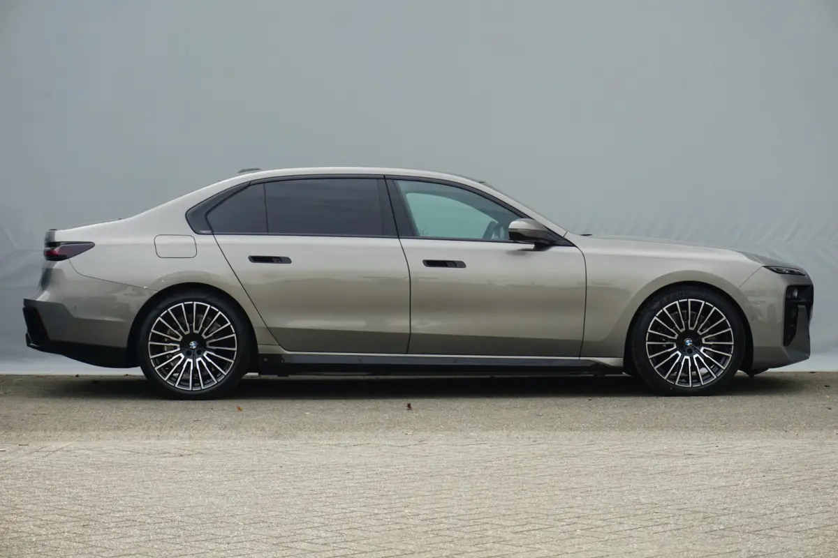 xDrive60 106 kWh Executive Drive Pro | M Sportpakket Pro | Iconic Glow | Connoisseur Pack | Bowers & Wilkins | Warmtecomfort Pakket | Showroom Selection
