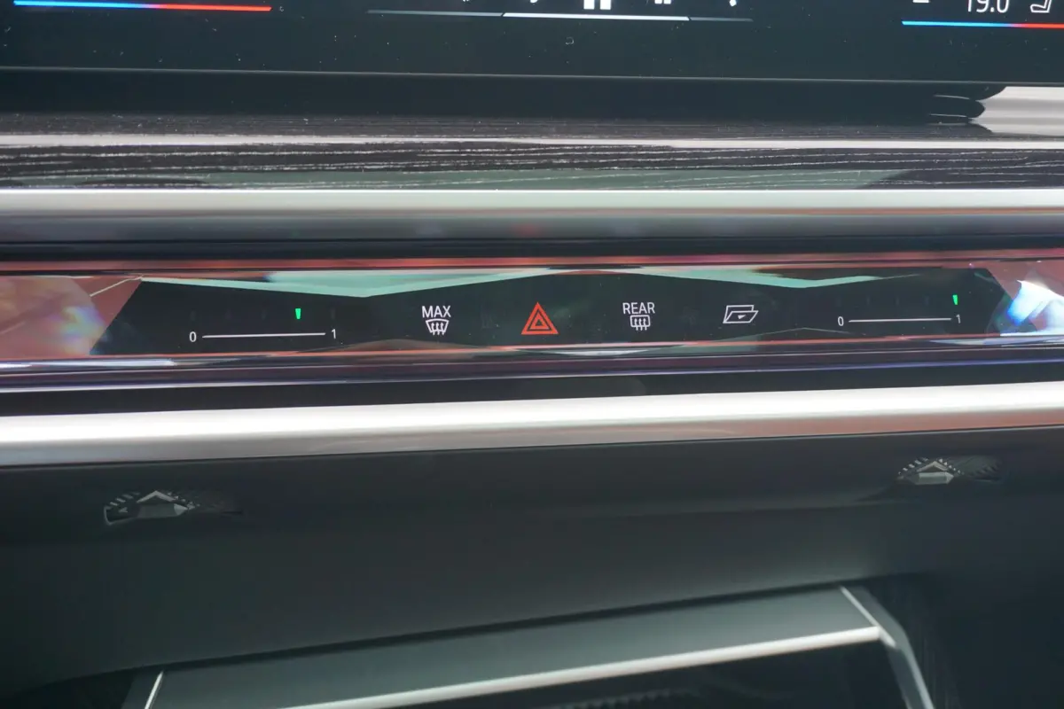 xDrive60 106 kWh Executive Drive Pro | M Sportpakket Pro | Iconic Glow | Connoisseur Pack | Bowers & Wilkins | Warmtecomfort Pakket | Showroom Selection