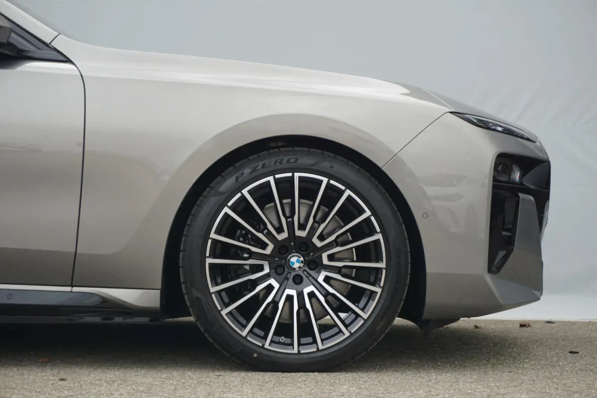 xDrive60 106 kWh Executive Drive Pro | M Sportpakket Pro | Iconic Glow | Connoisseur Pack | Bowers & Wilkins | Warmtecomfort Pakket | Showroom Selection