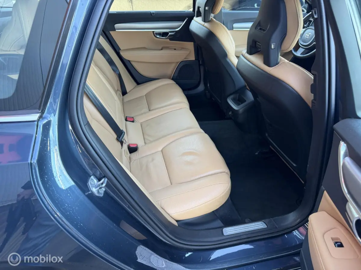 2.0 T4 Momentum Pro LEER/CARPLAY/TREKHAAK