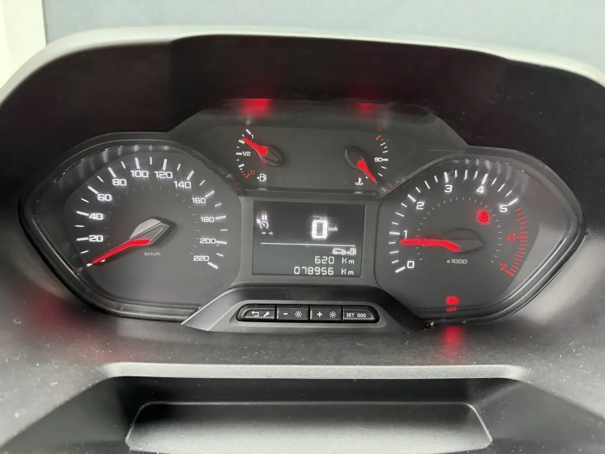 1.5 BlueHDI 131PK Euro 6 Premium Cruise control/CarPlay/Navigatiesysteem