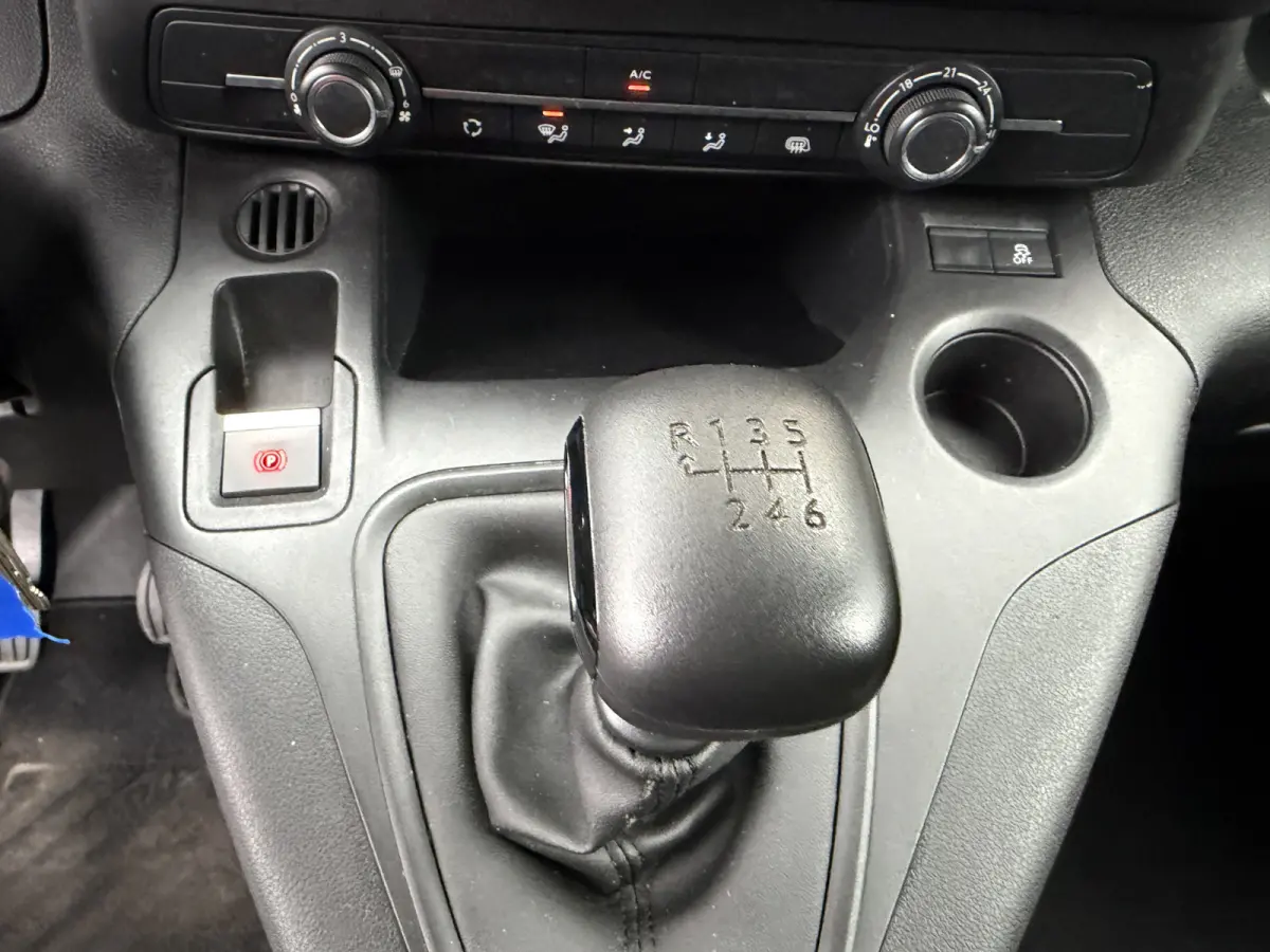 1.5 BlueHDI 131PK Euro 6 Premium Cruise control/CarPlay/Navigatiesysteem