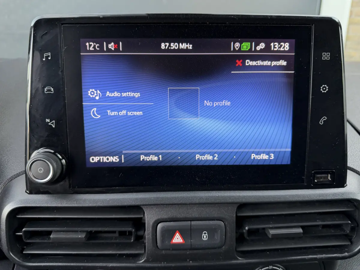 1.5 D-4D 102PK Euro 6 Live Cruise control/CarPlay