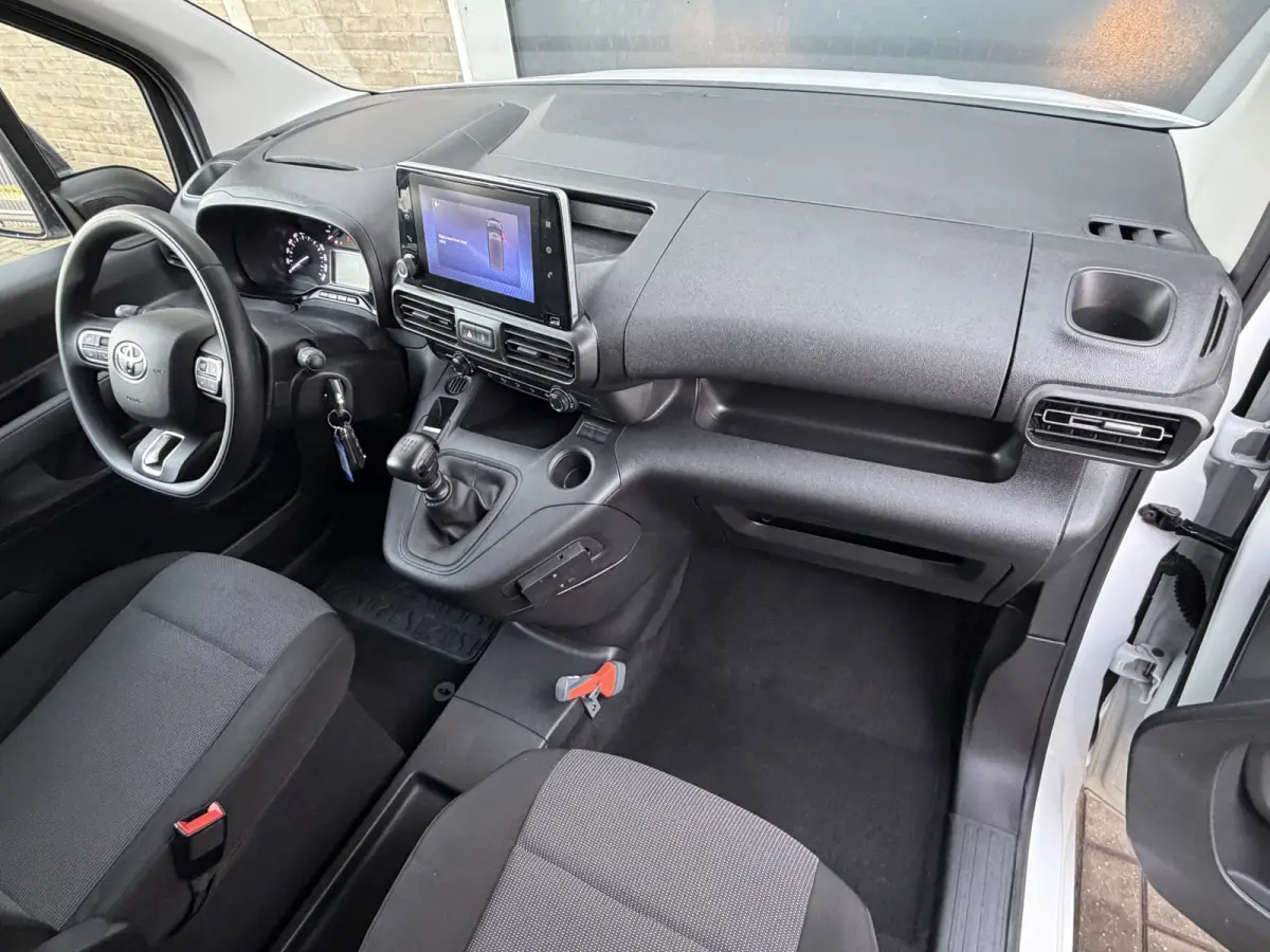 1.5 D-4D 102PK Euro 6 Live Cruise control/CarPlay