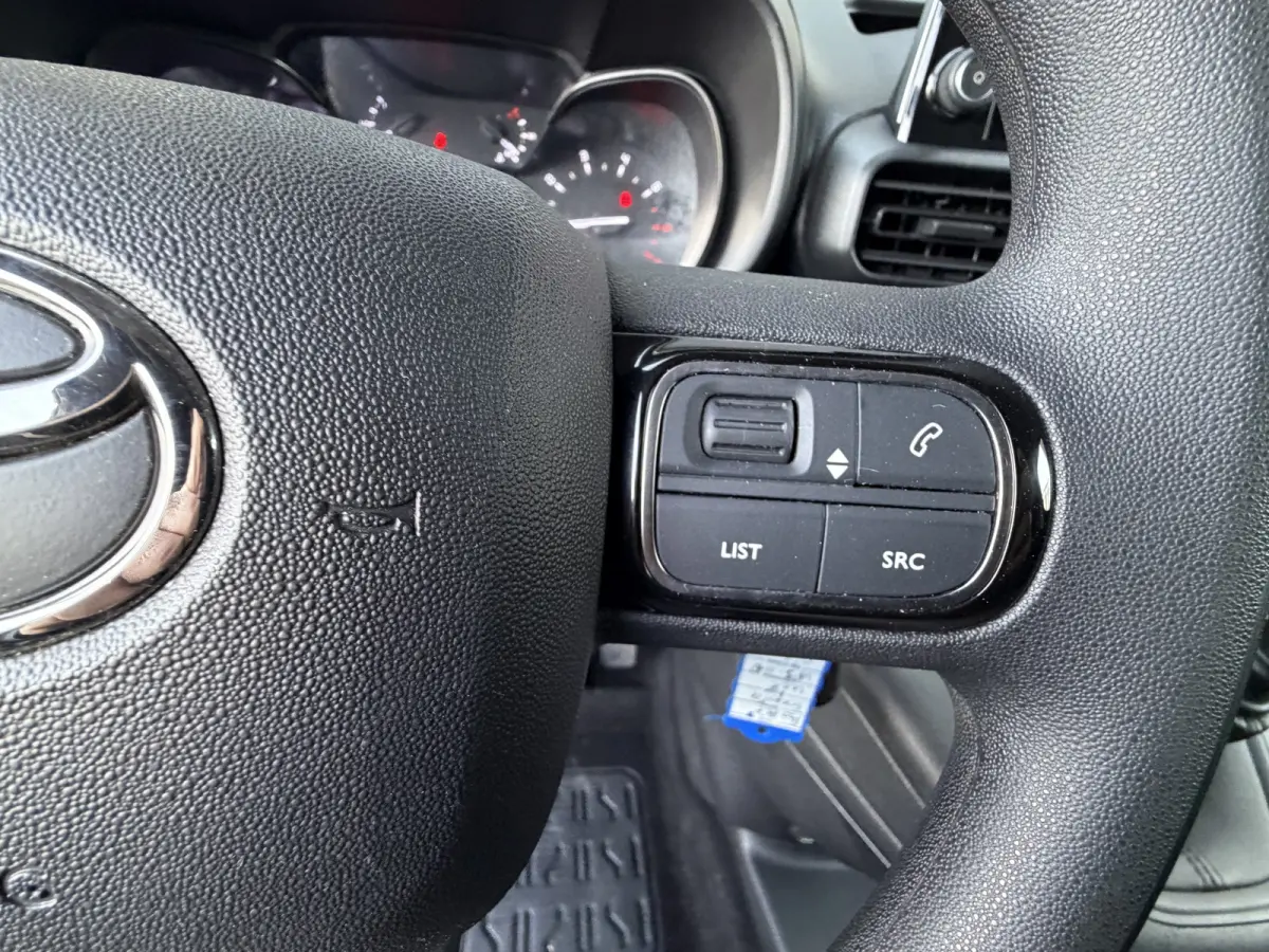 1.5 D-4D 102PK Euro 6 Live Cruise control/CarPlay