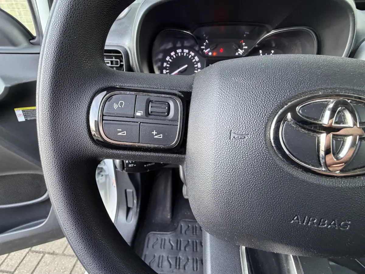 1.5 D-4D 102PK Euro 6 Live Cruise control/CarPlay