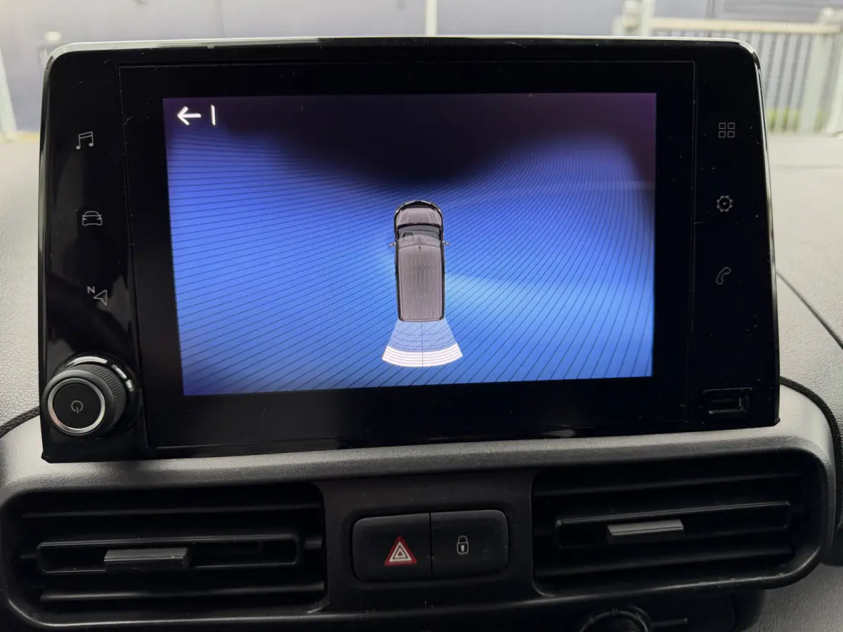 1.5 D-4D 102PK Euro 6 Live Cruise control/CarPlay