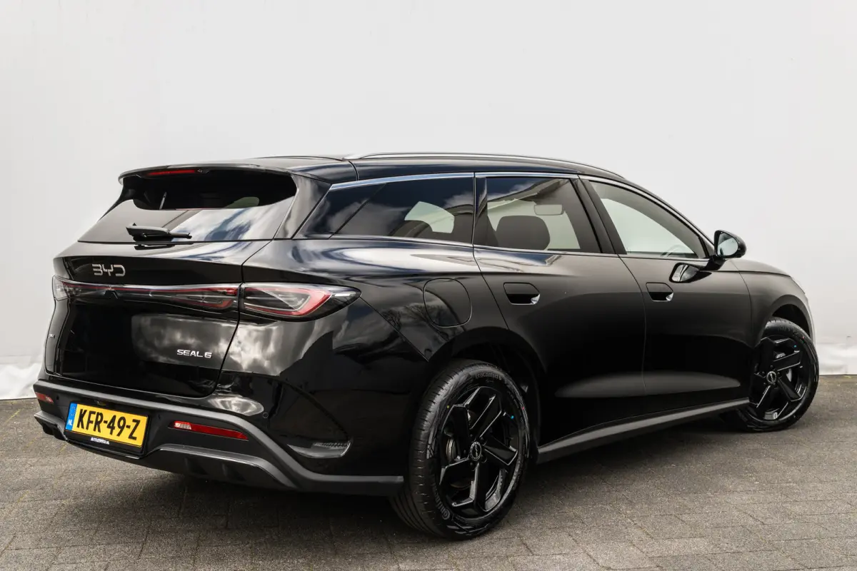 1.5 DM-i 212 Pk PHEV Comfort € 6.640,- korting | 1.350 WLTP | Panoramadak | 18 inch |  Adapt. Cruise | 360 camera | Virtual Cockpit