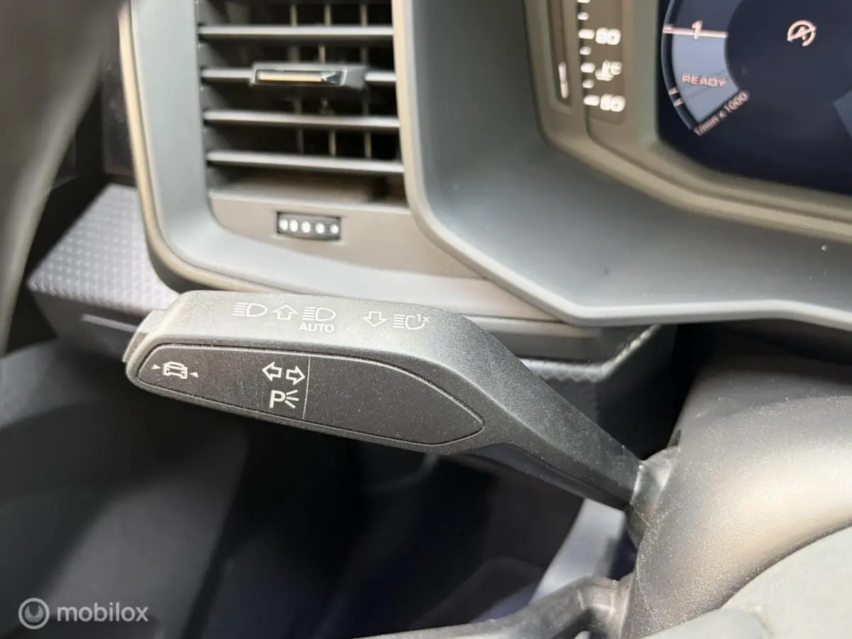 25 TFSI Attitude FM nav / Carplay / LM / Clima / 53.311 km!!