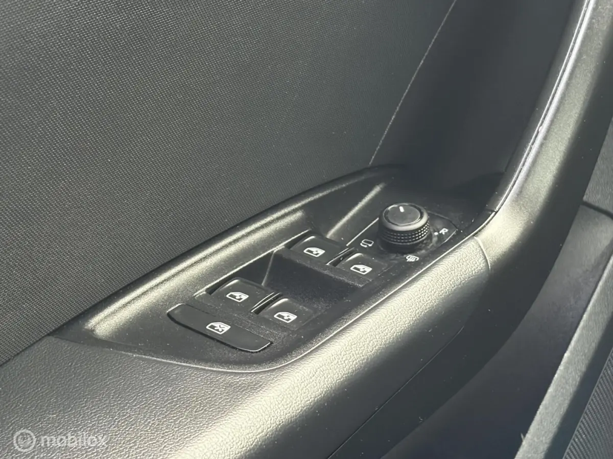 25 TFSI Attitude FM nav / Carplay / LM / Clima / 53.311 km!!