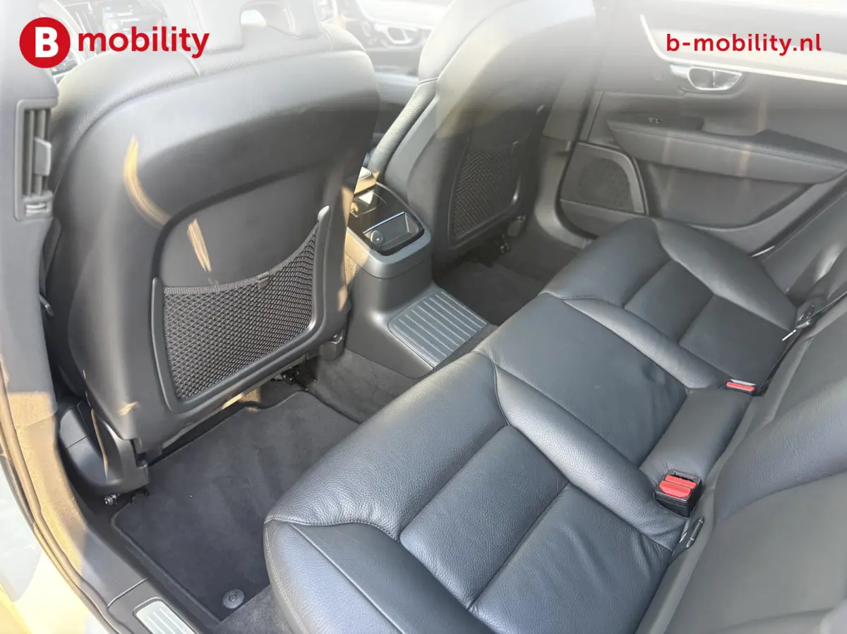 2.0 T6 AWD R-Design Trekhaak 2.100kg Head Up Harman/Kardon | 360 Camera | Panoramadak | Apple CarPlay | Adaptive Cruise