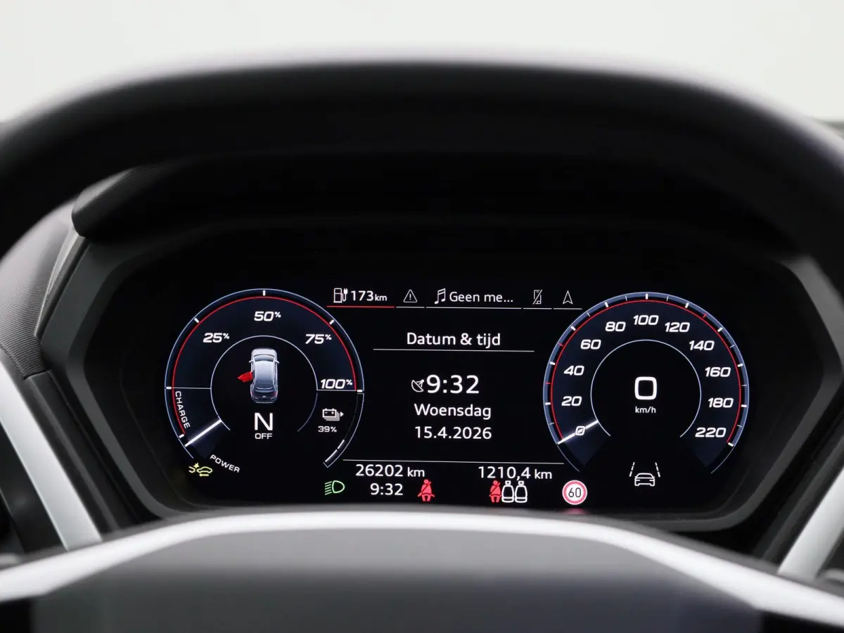 45 quattro Advanced edition 82 kWh l Demo l Adaptive cruise control l Achteruitrijcamera l Airco l Navigatie l Stoelverwarming l Apple Carplay / Android Auto l Matrix-ledkoplampen l Privacy 