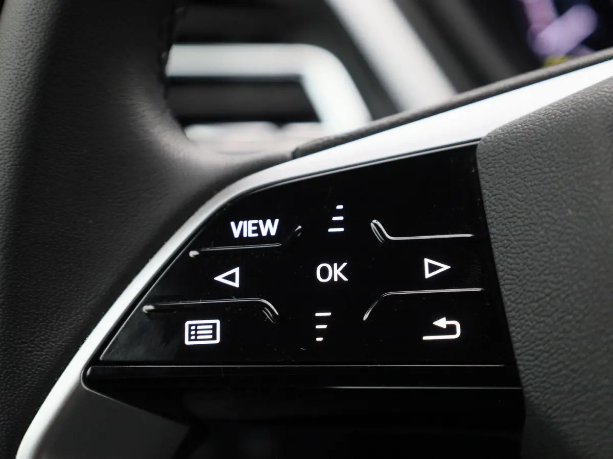 45 quattro Advanced edition 82 kWh l Demo l Adaptive cruise control l Achteruitrijcamera l Airco l Navigatie l Stoelverwarming l Apple Carplay / Android Auto l Matrix-ledkoplampen l Privacy 