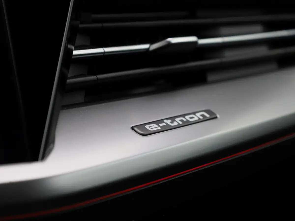 45 quattro Advanced edition 82 kWh l Demo l Adaptive cruise control l Achteruitrijcamera l Airco l Navigatie l Stoelverwarming l Apple Carplay / Android Auto l Matrix-ledkoplampen l Privacy 