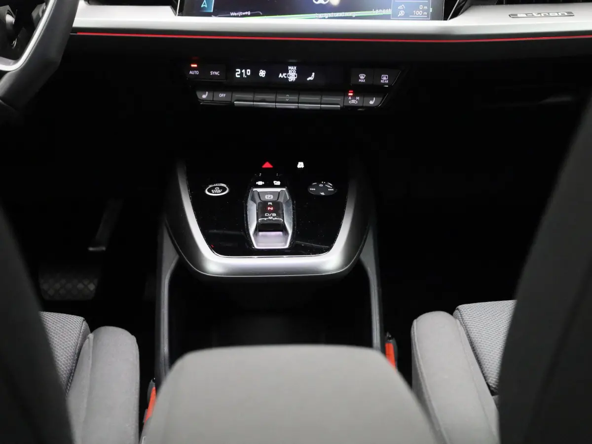 45 quattro Advanced edition 82 kWh l Demo l Adaptive cruise control l Achteruitrijcamera l Airco l Navigatie l Stoelverwarming l Apple Carplay / Android Auto l Matrix-ledkoplampen l Privacy 