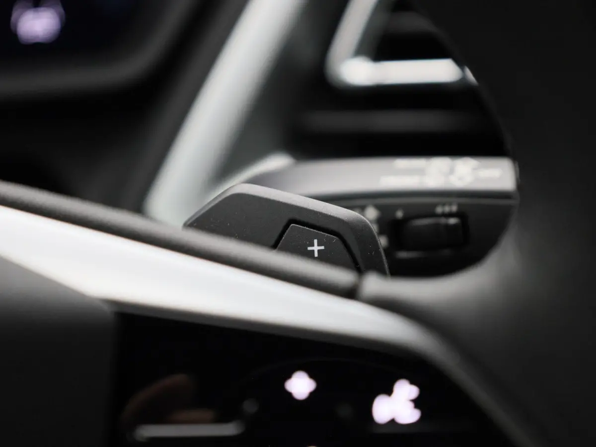 45 quattro Advanced edition 82 kWh l Demo l Adaptive cruise control l Achteruitrijcamera l Airco l Navigatie l Stoelverwarming l Apple Carplay / Android Auto l Matrix-ledkoplampen l Privacy 