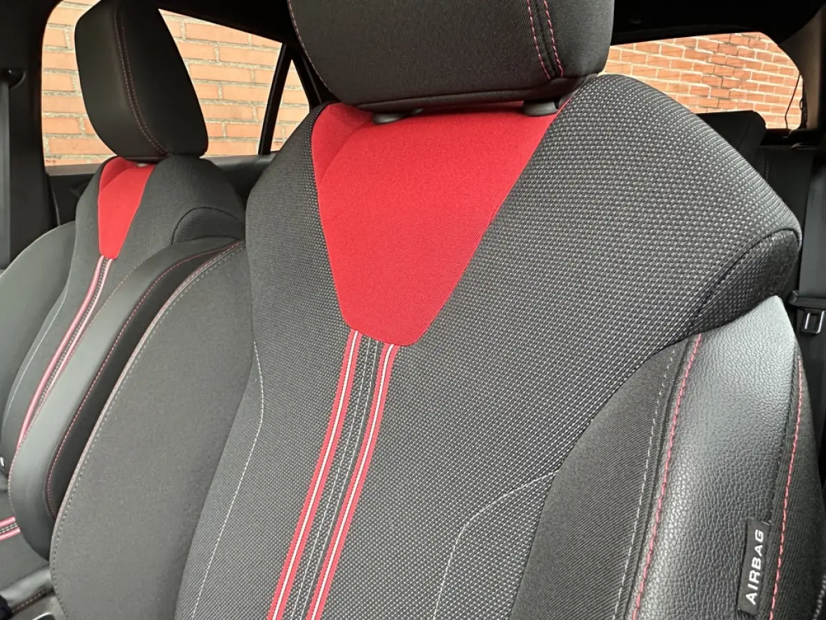 1.2 Level 4 Ultimate 100PK Carplay Half leder