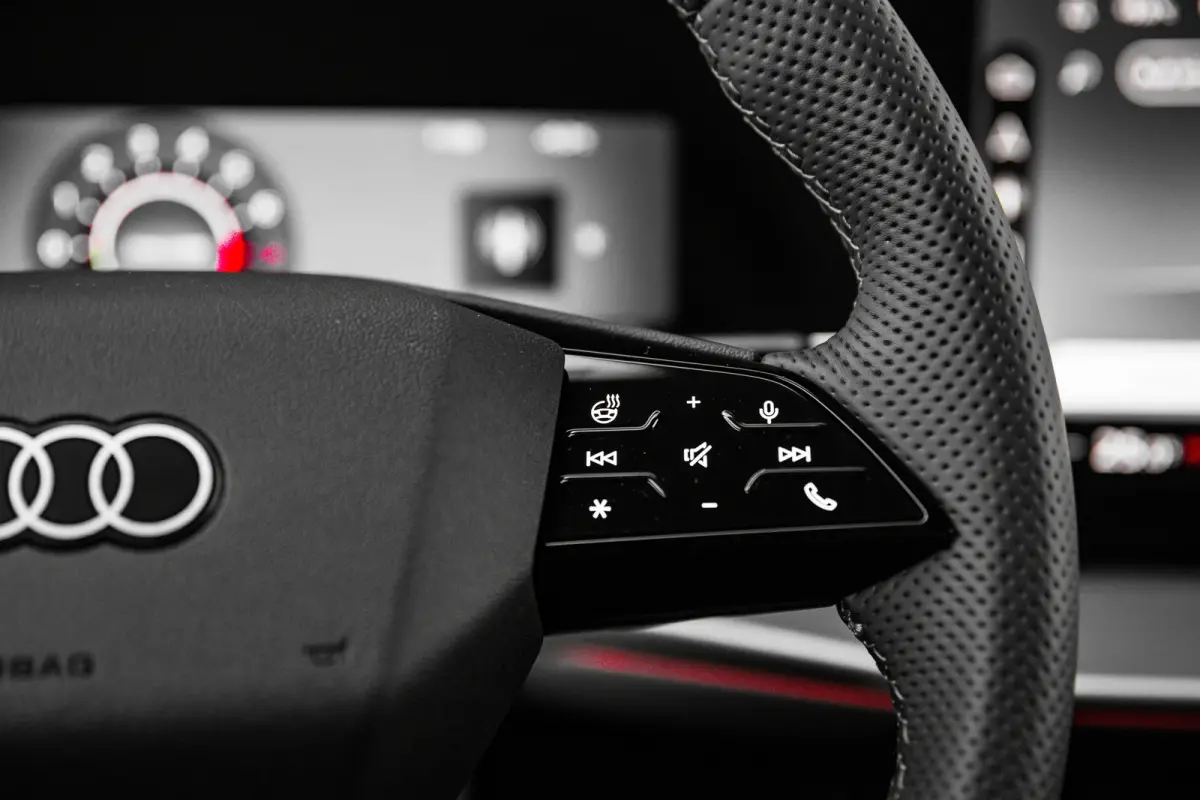 S edition | Adaptive cruise control | Audi sound system | Cruise control