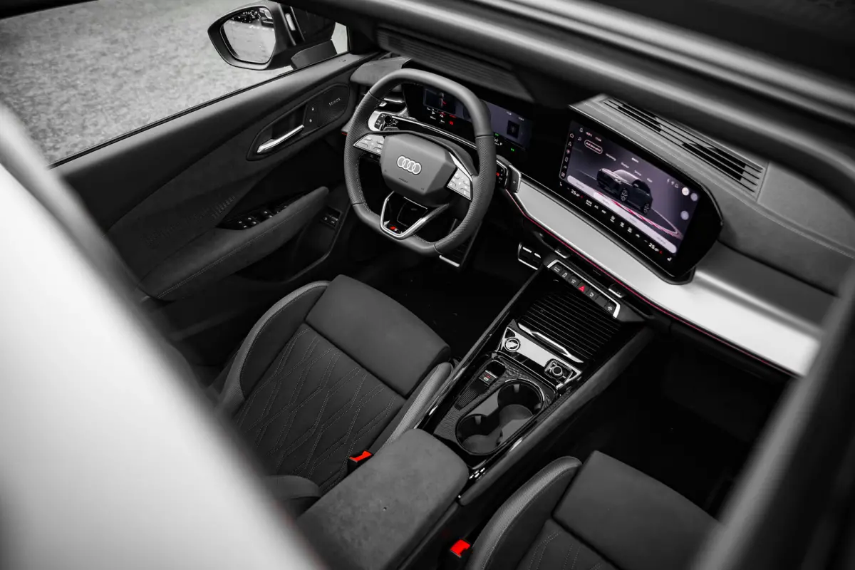 S edition | Adaptive cruise control | Audi sound system | Cruise control