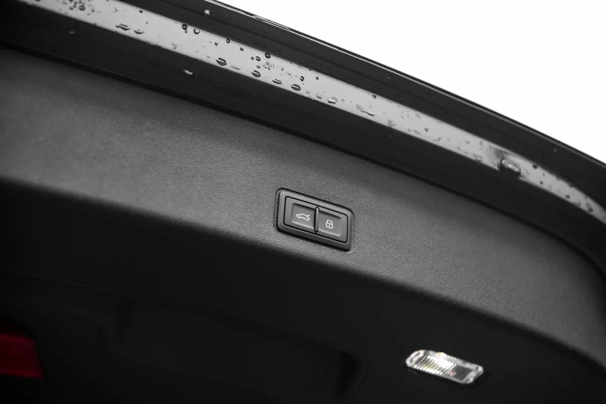 S edition | Adaptive cruise control | Audi sound system | Cruise control