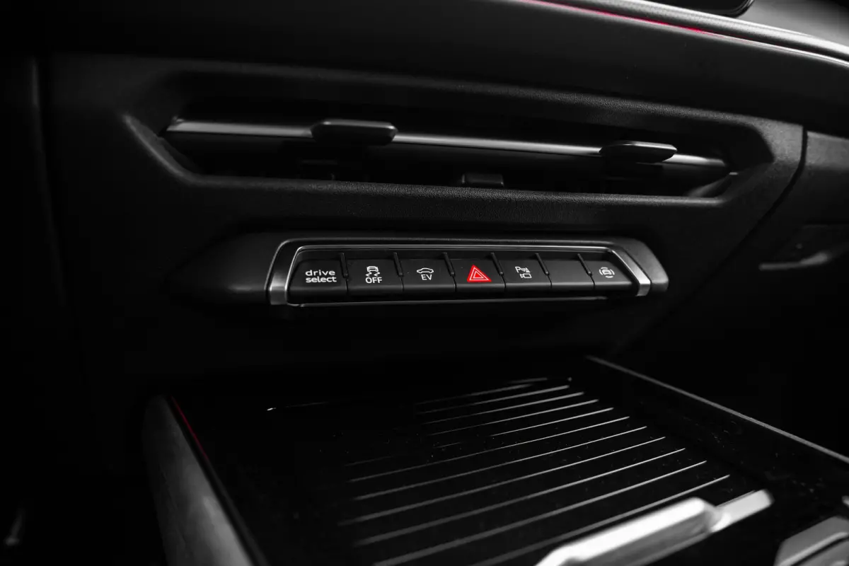 S edition | Adaptive cruise control | Audi sound system | Cruise control