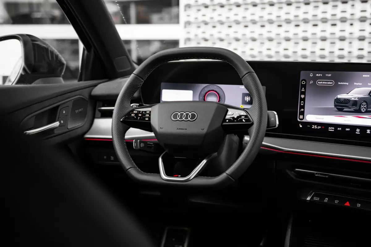 S edition | Adaptive cruise control | Audi sound system | Cruise control