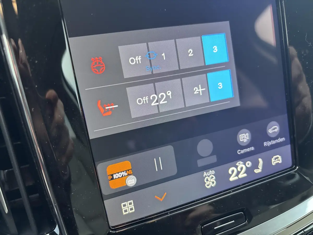 T8 Plug-in hybrid AWD Plus Dark | Bliss | Keyless | Elektrische stoelen | Stuur en stoel verwarming | Harman kardon audio |