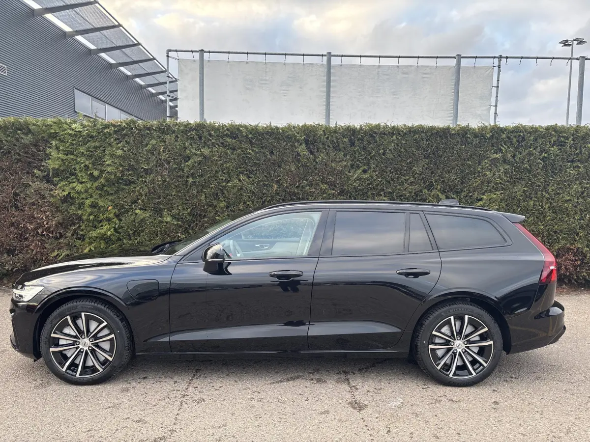 T8 Plug-in hybrid AWD Plus Dark | Bliss | Keyless | Elektrische stoelen | Stuur en stoel verwarming | Harman kardon audio |