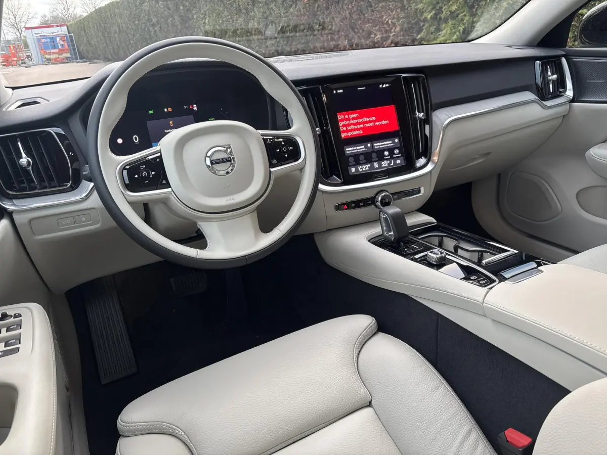T8 Plug-in hybrid AWD Plus Dark | Bliss | Keyless | Elektrische stoelen | Stuur en stoel verwarming | Harman kardon audio |