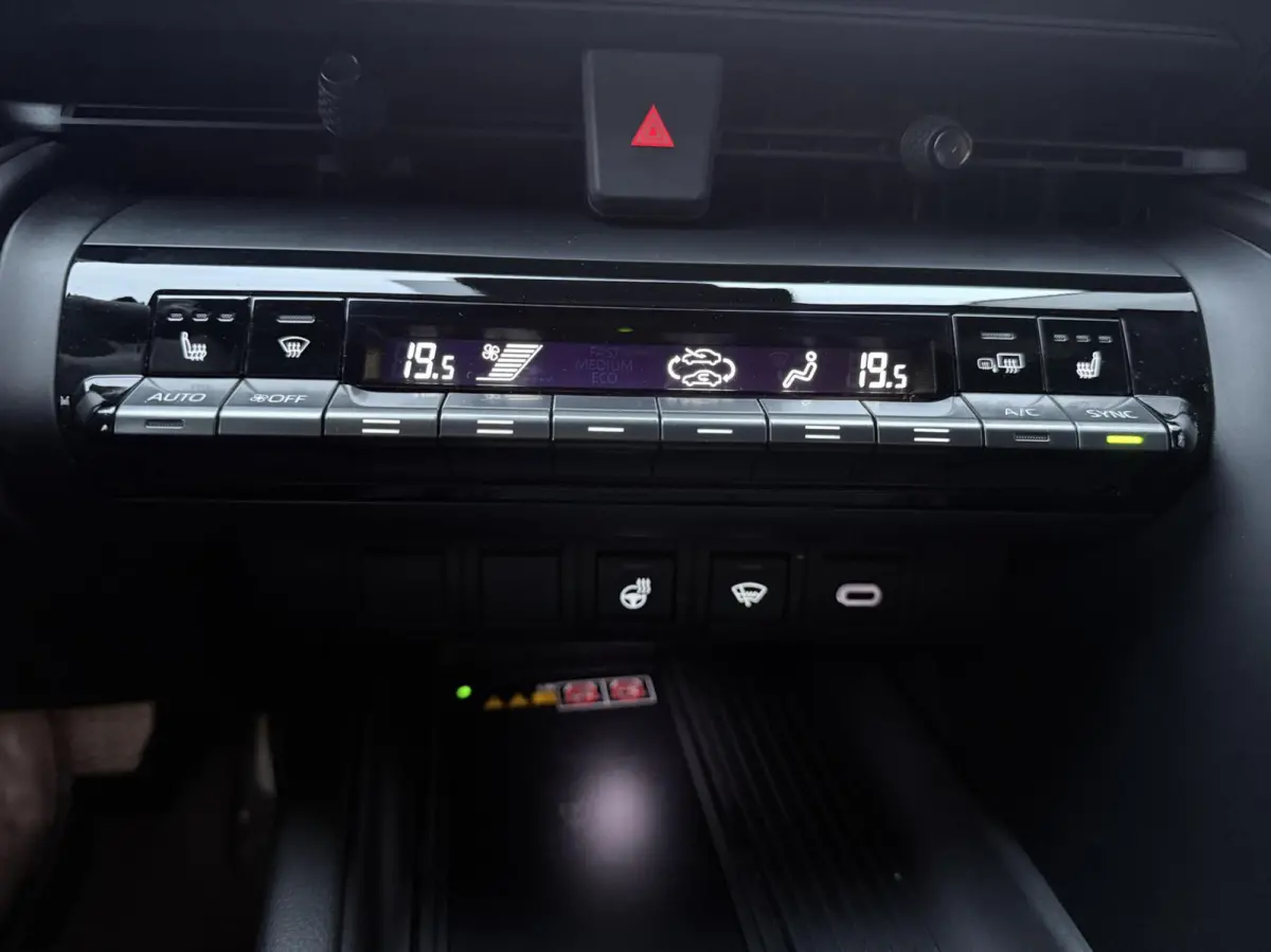 2.0 Hybrid HEV 200 Active|TEAM D|ACC|STOELV.|CAMERA