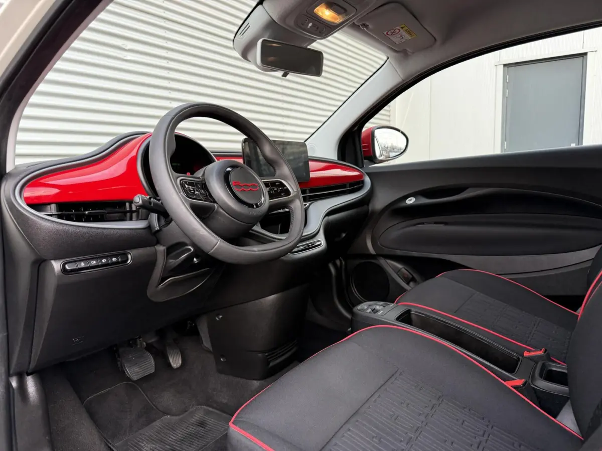 RED 24 kWh Navi Camera Carplay Led Cruise SOH 100% Eerste Eigenaar Dealer Onderhouden Nieuwstaat 2023 incl 12 maanden garantie