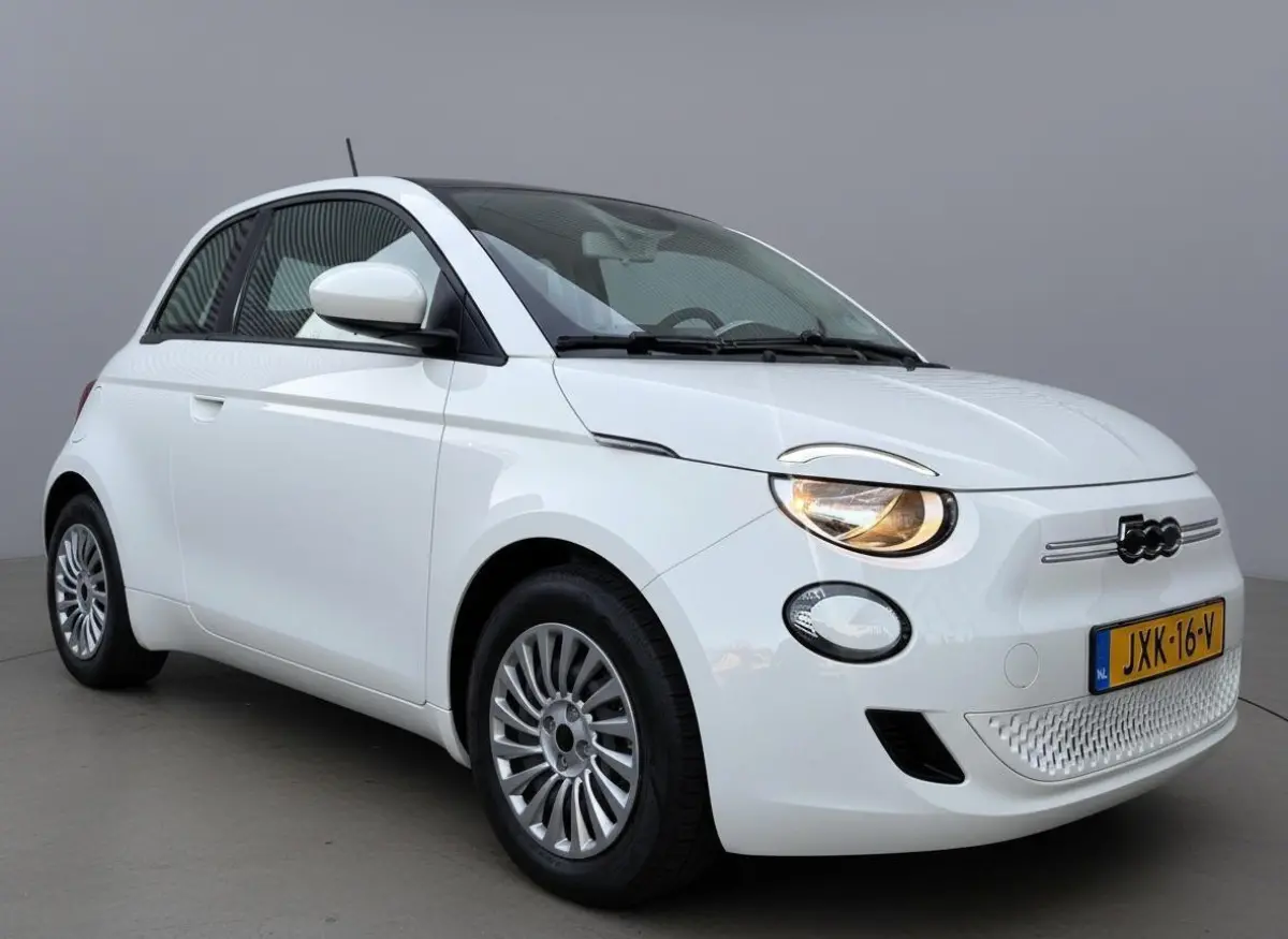 24 kWh Navi Camera Carplay Led Cruise SOH 100% Eerste Eigenaar Dealer Onderhouden Nieuwstaat 2023 Nouvelle 500 70 Kw 95 Pk incl 12 maanden garantie