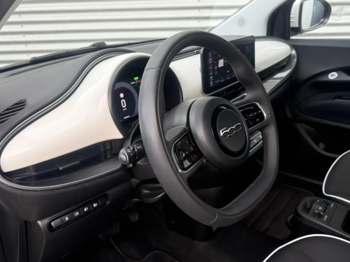 24 kWh Navi Camera Carplay Led Cruise SOH 100% Eerste Eigenaar Dealer Onderhouden Nieuwstaat 2023 Nouvelle 500 70 Kw 95 Pk incl 12 maanden garantie