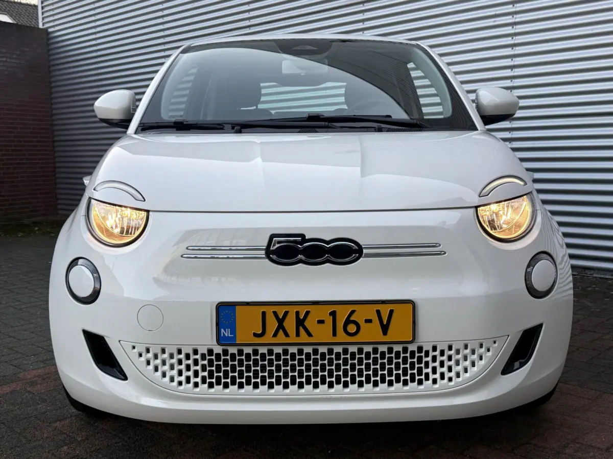 24 kWh Navi Camera Carplay Led Cruise SOH 100% Eerste Eigenaar Dealer Onderhouden Nieuwstaat 2023 Nouvelle 500 70 Kw 95 Pk incl 12 maanden garantie