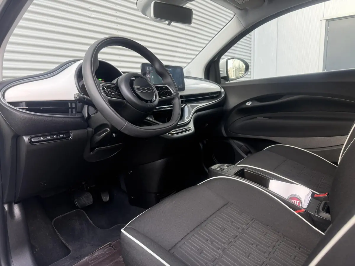 24 kWh Navi Camera Carplay Led Cruise SOH 100% Eerste Eigenaar Dealer Onderhouden Nieuwstaat 2023 Nouvelle 500 70 Kw 95 Pk incl 12 maanden garantie
