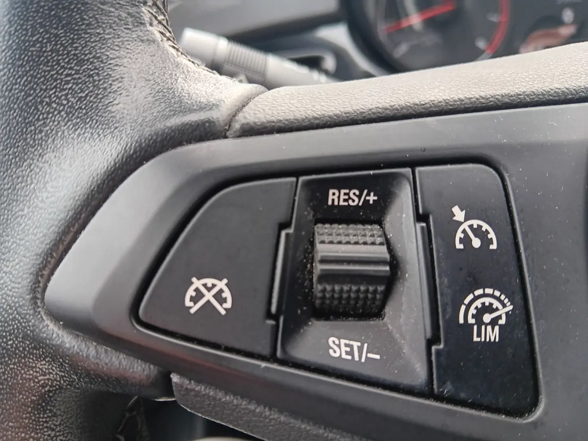 1.4 Online Edition,NAV,LMV,CRUISE,AIRCO,1ste Eigenaar,Carplay,All season banden