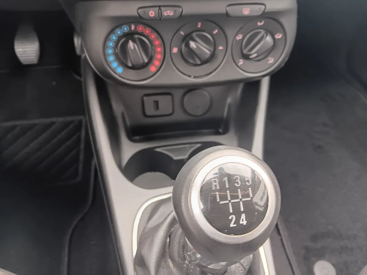 1.4 Online Edition,NAV,LMV,CRUISE,AIRCO,1ste Eigenaar,Carplay,All season banden
