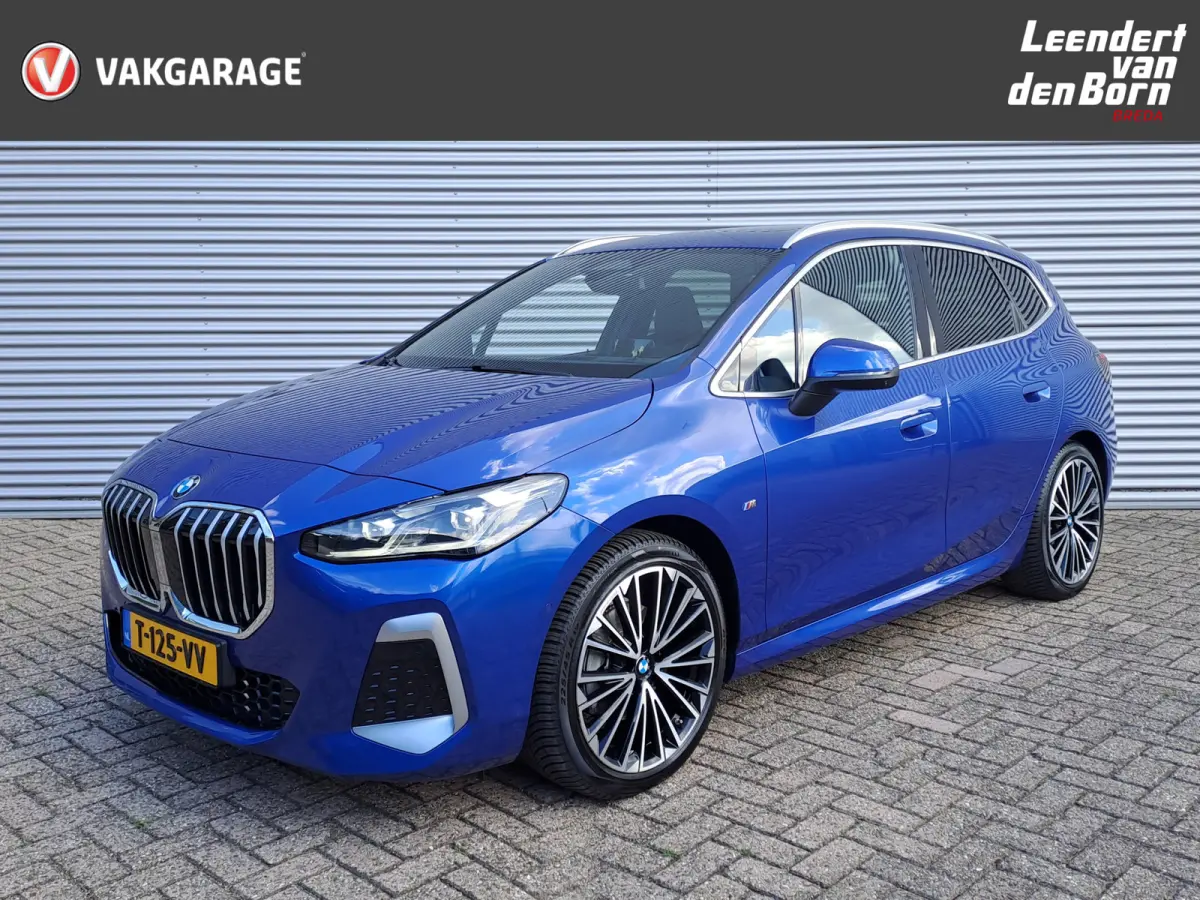 220i AUTOMAAT | Sensoren | Navigatie | Cruise | 360 Camera | Head-up display | Elektrisch verstelbare stoel | Apple Carplay/Android Auto
