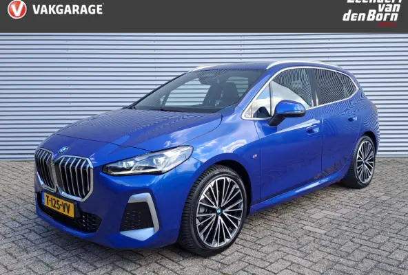 220i AUTOMAAT | Sensoren | Navigatie | Cruise | 360 Camera | Head-up display | Elektrisch verstelbare stoel | Apple Carplay/Android Auto