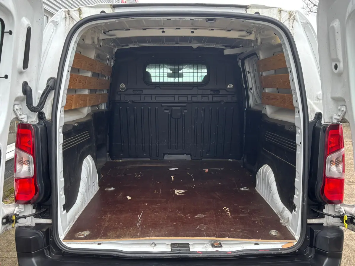 1.5 BlueHDI Club XL | Apple Carplay | Cruise | Navi | Airco