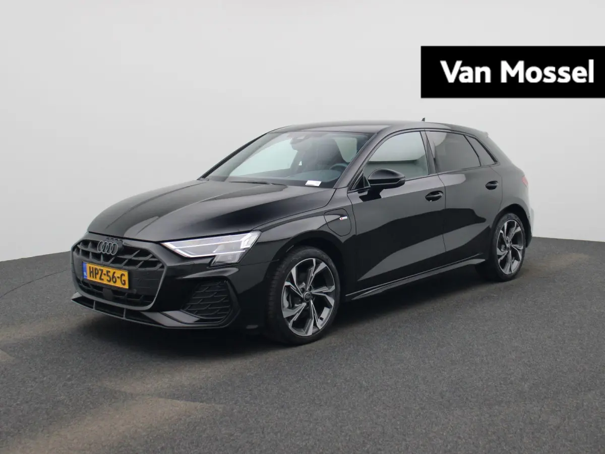 40 TFSI e S edition l Cruise control l Head-up display l Airco l Navigatie l Apple Carplay / Android Auto l Parkeersensoren l SONOS Premium 3D l Stoelverwarming l Lichtmetalen wielen