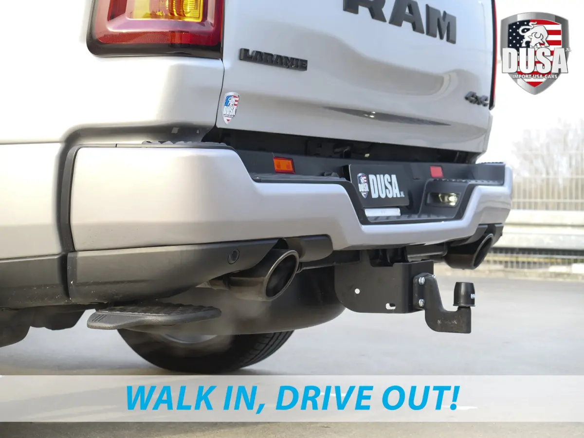 1500 | Laramie | Nigh | 3.0L I6 Hurricane | Crew Cab | 4X4 | Jason Cover | Passenger Display | Getoonde accessoires zijn verkrijgbaar tegen meerprijs